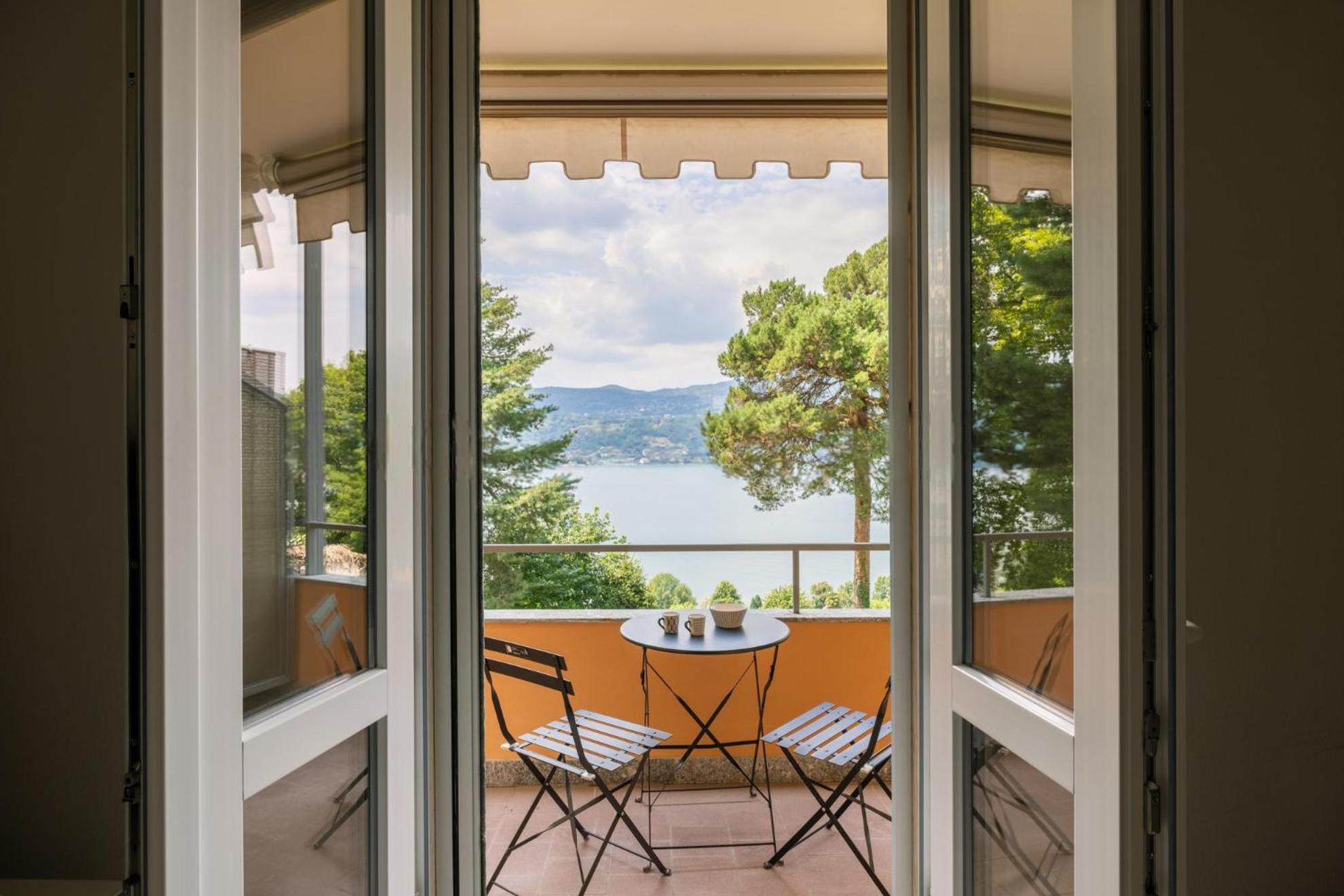 La Casa Di Giulia - Holiday Home Ranco Dış mekan fotoğraf